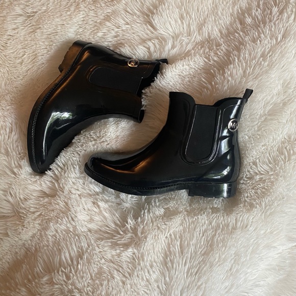 Michael Kors Black Ankle Rain Boot Size 7 - Picture 2 of 9